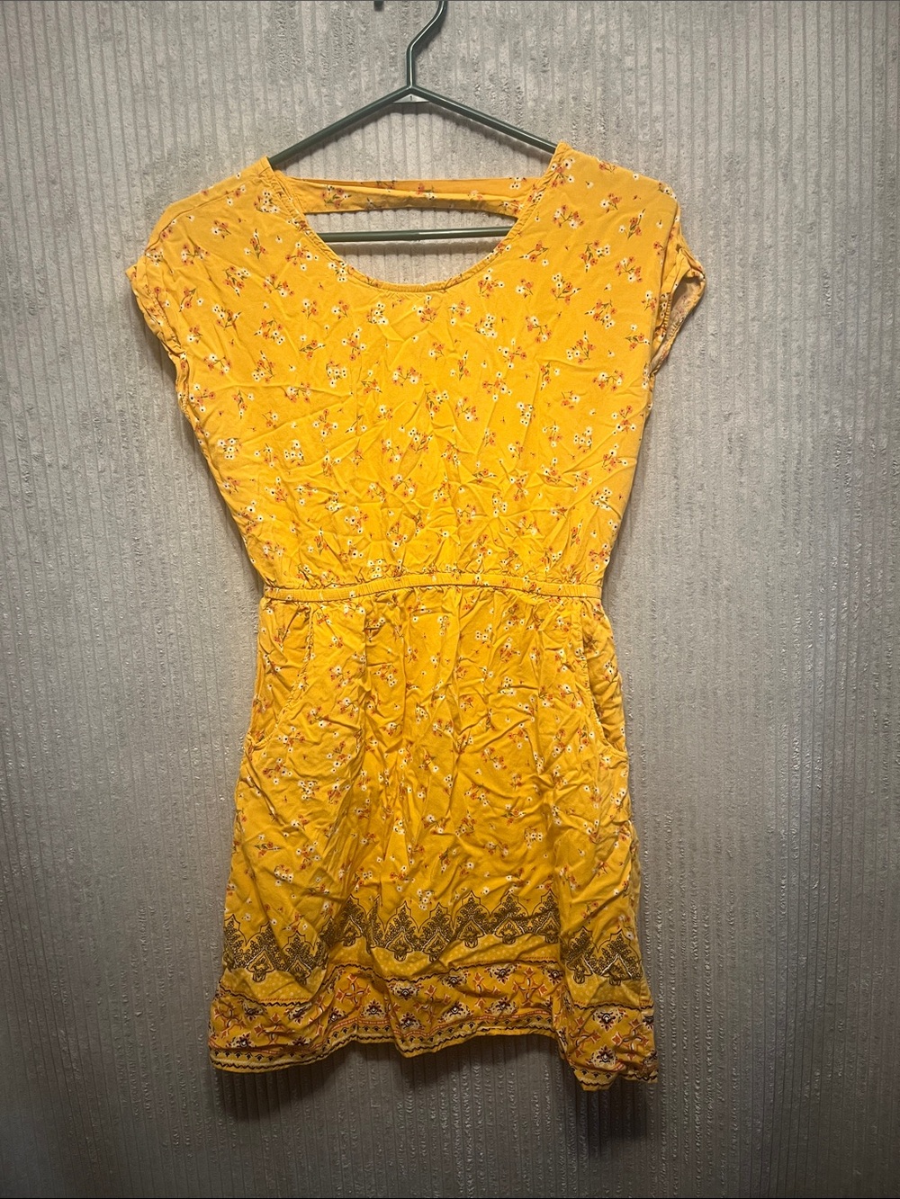 Pink Republic Yellow Floral Short Sleeve Daydress Small